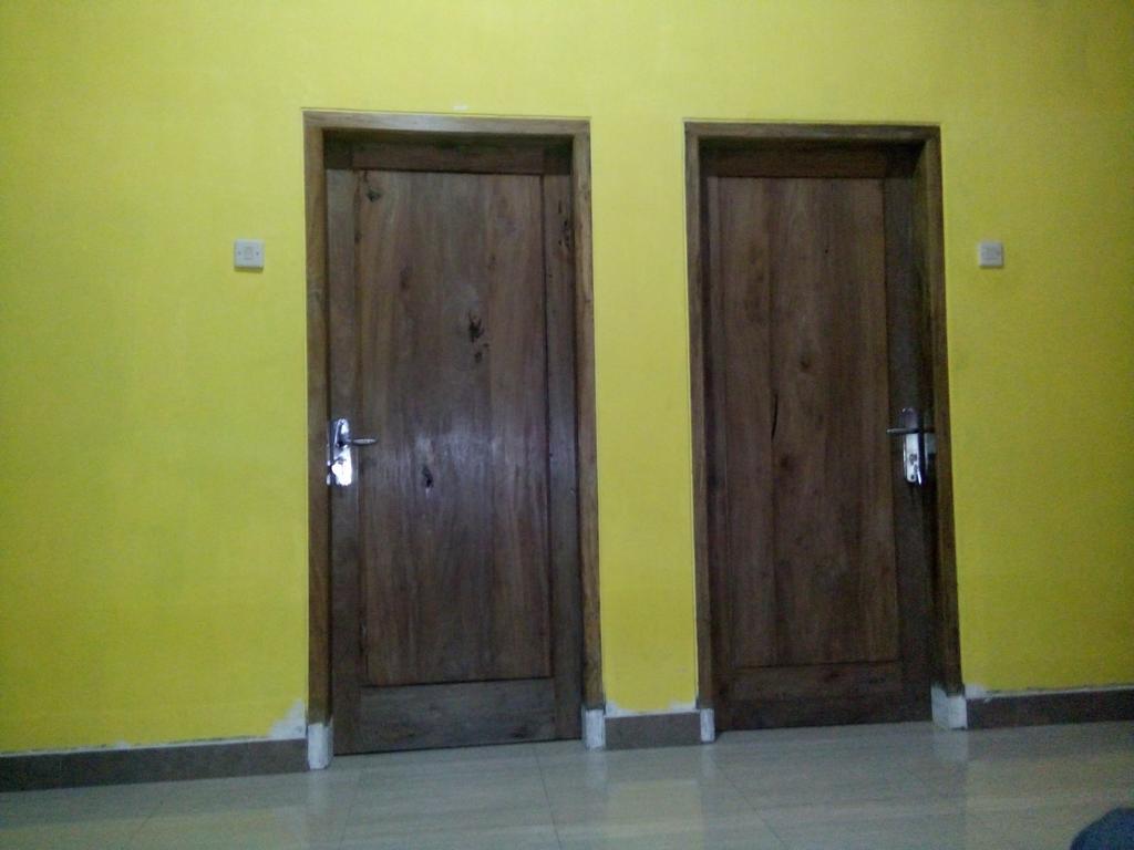 Yunior Guesthouse Tamansuruh Экстерьер фото
